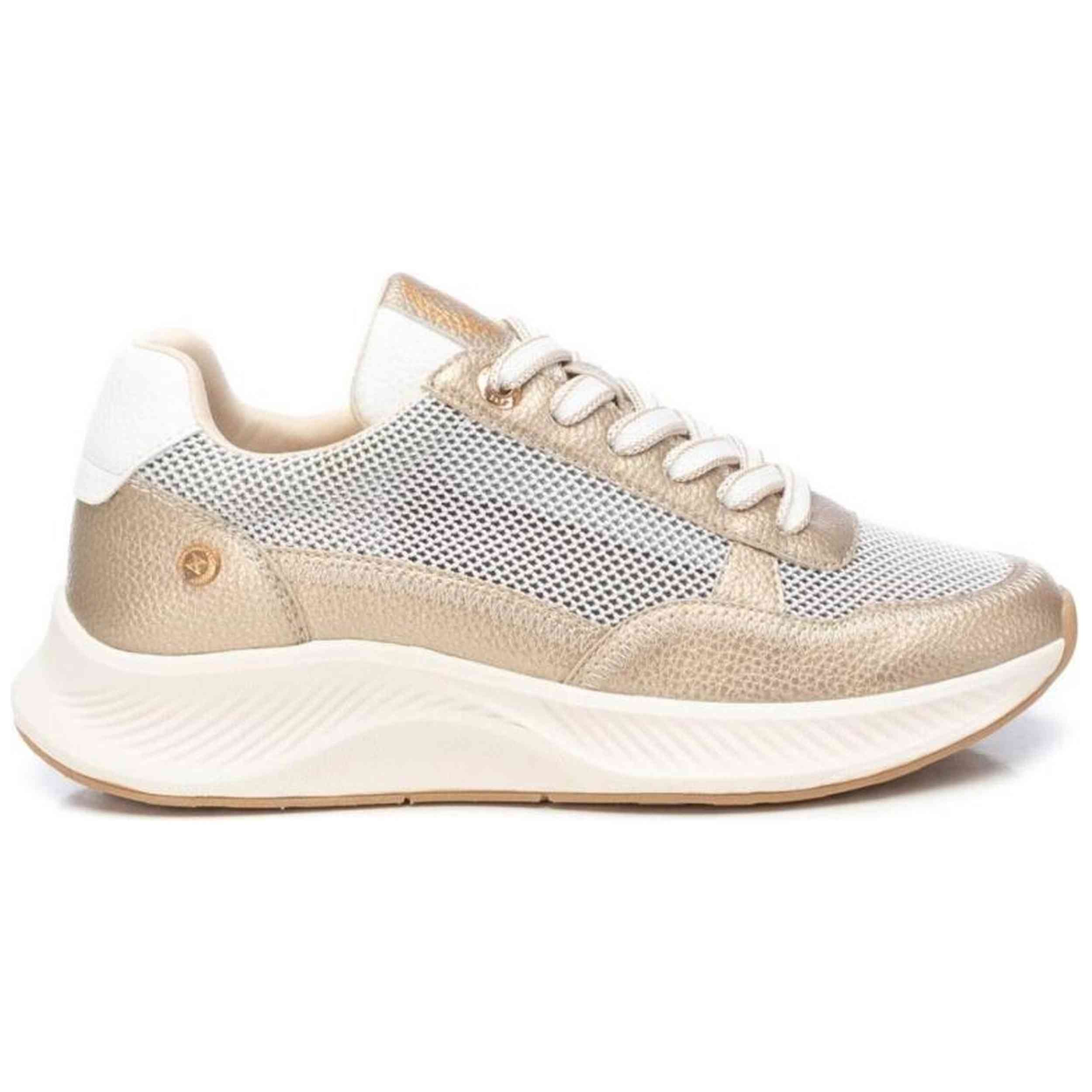 Zapatillas Xti modelo 143784-706 para Mujer en color Dorado