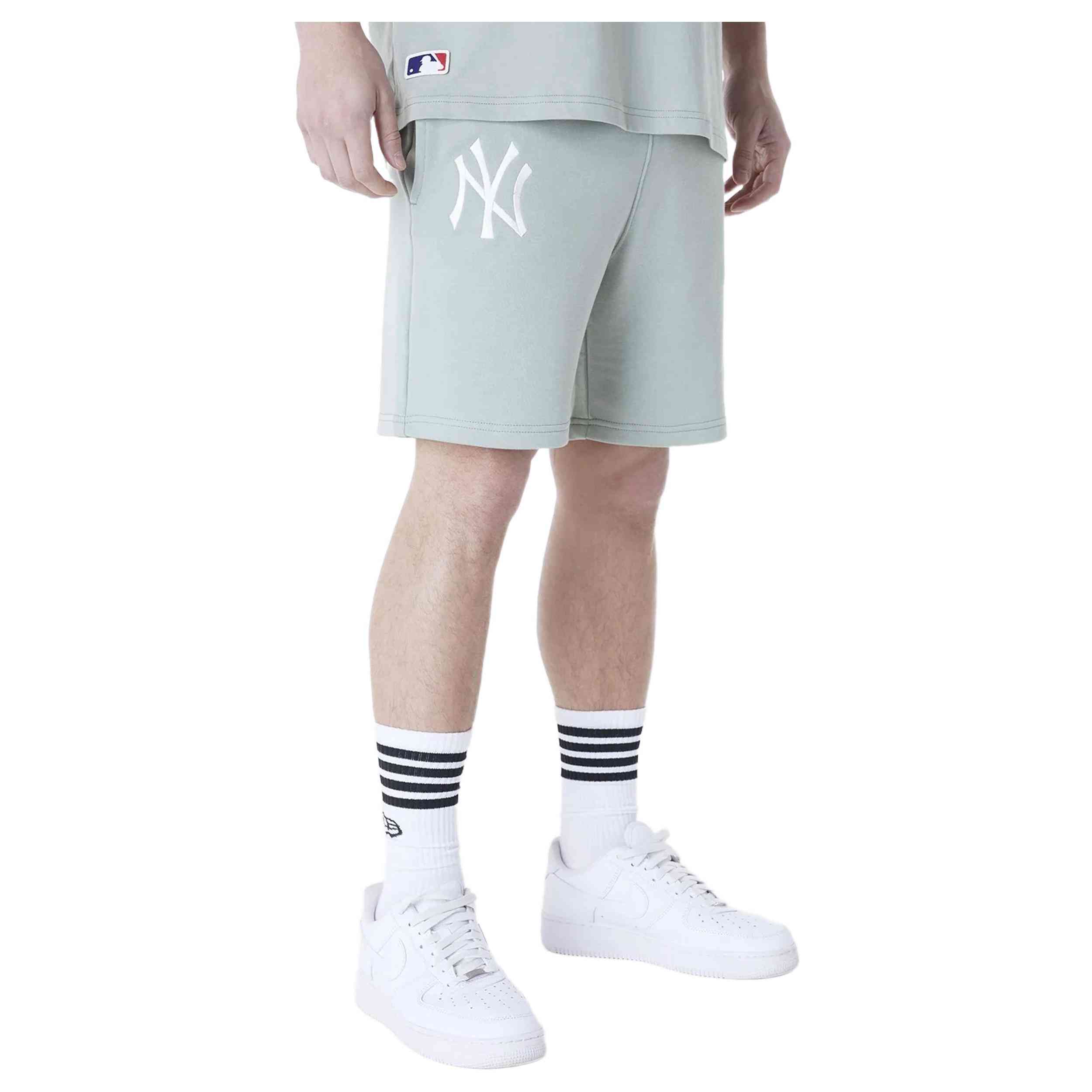 Pantalones Cortos New Era modelo 60596184 para HOMBRE en color Verde