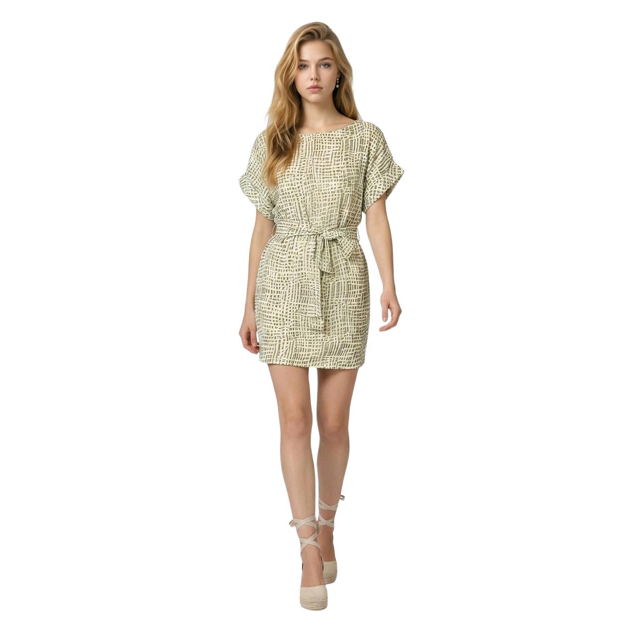 Vestido estampado Marca BanBat de diseño fluido en 100% viscosa sedosa con escote amplio y mangas cortas, cinturón desmontable para ajuste personalizado, ideal para eventos informales y cenas veraniegas- REF: D784