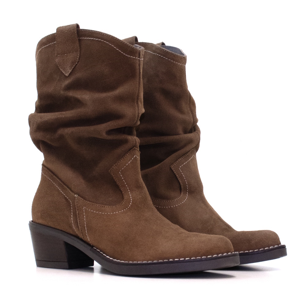 Bota CA-1405 Serraje Vison para Mujer de Helene Rouge: Estilo Elegante y Confort en Piel de Alta Calidad, Tacón Bajo de 45mm y Diseño Atemporal en Color Camel, Ideal para Cualquier Ocasión, Fabricada