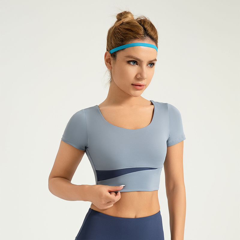 OmHO Ropa de yoga desnuda para mujer, ropa deportiva de yoga de manga corta con almohadillas para el pecho y ropa deportiva de colores a juego