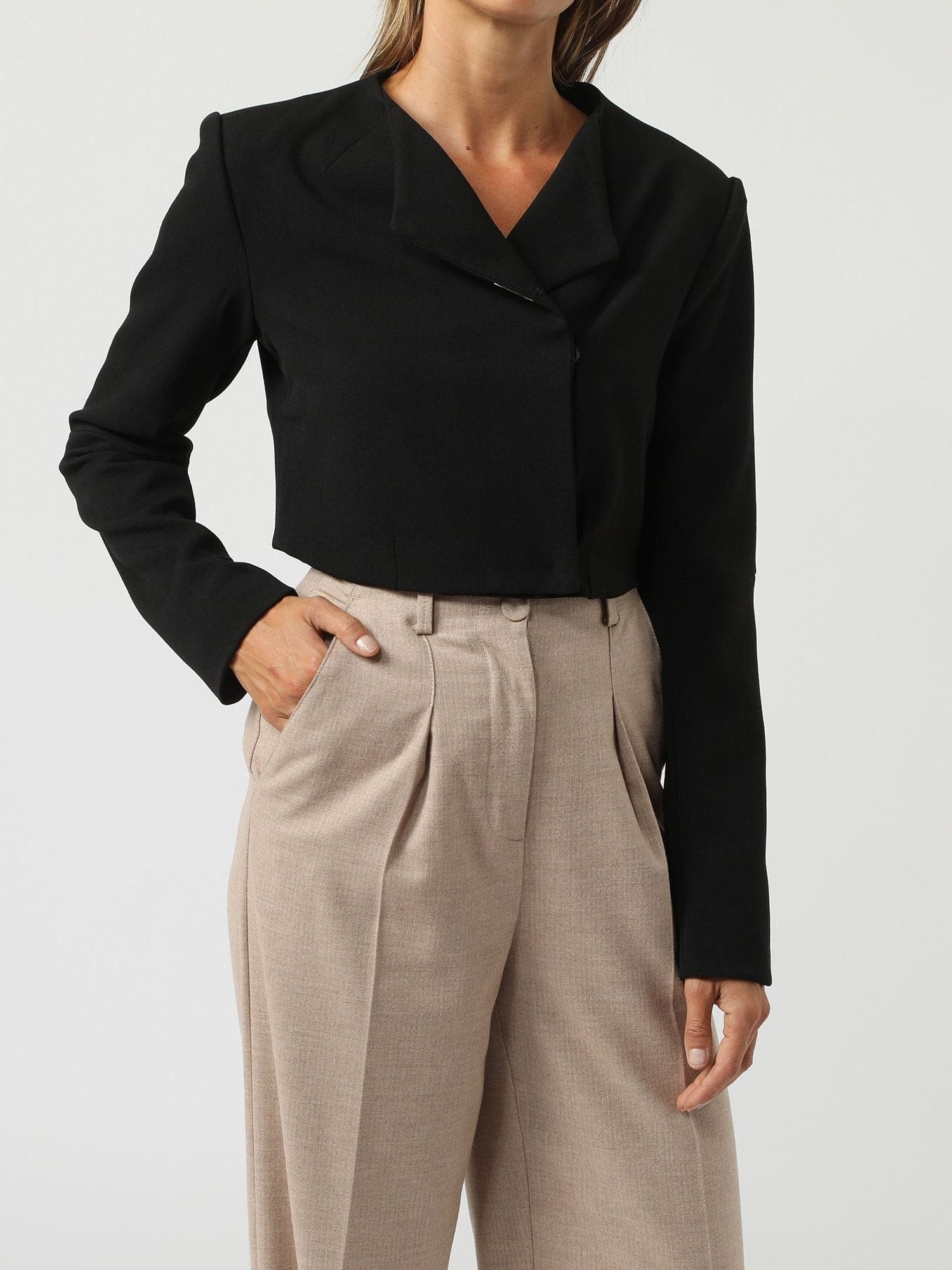 Blazer mujer, chaqueta crop minimalista diseño formal, manga larga, corte recto, tejido suave, color negro, talla 38, elegante, versátil, ideal oficina y eventos urbanos, cómoda y sofisticada ✅Entrega 24/48h