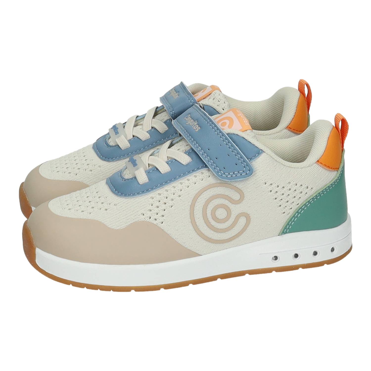 Deportivos marca CONGUITOS para niño en color beige. Calzado infantil respetuoso con luces LED, malla transpirable multicolor, cordones elásticos y cinta textil adhesiva