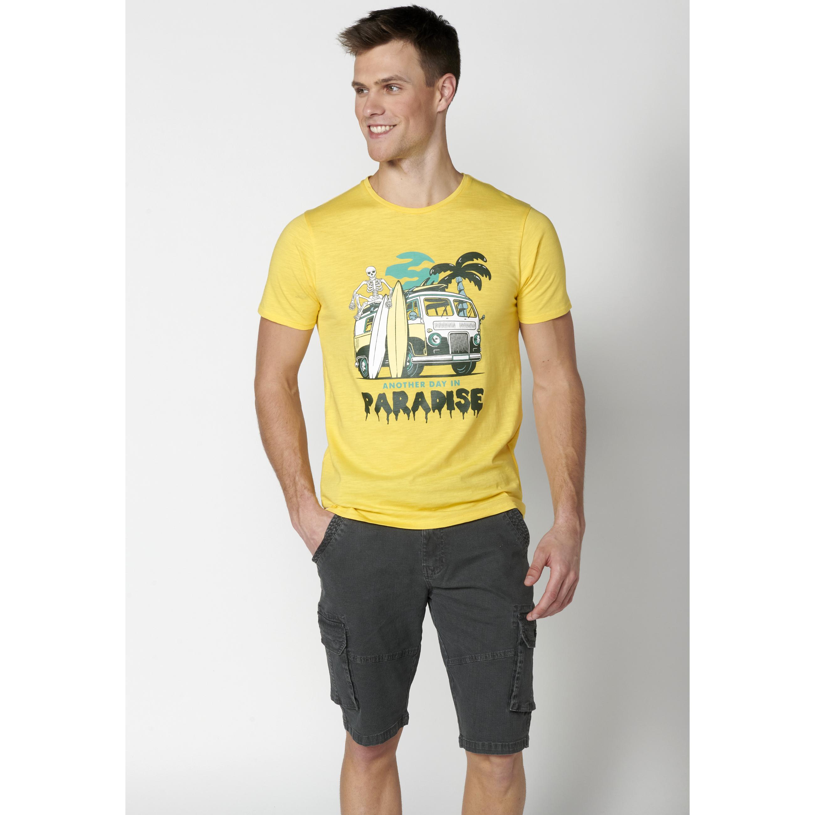Koroshi - Camiseta hombre manga corta cuello redondo 100% algodón con estampado veraniego 'Another Day in Paradise' en el pecho, color amarillo o coral