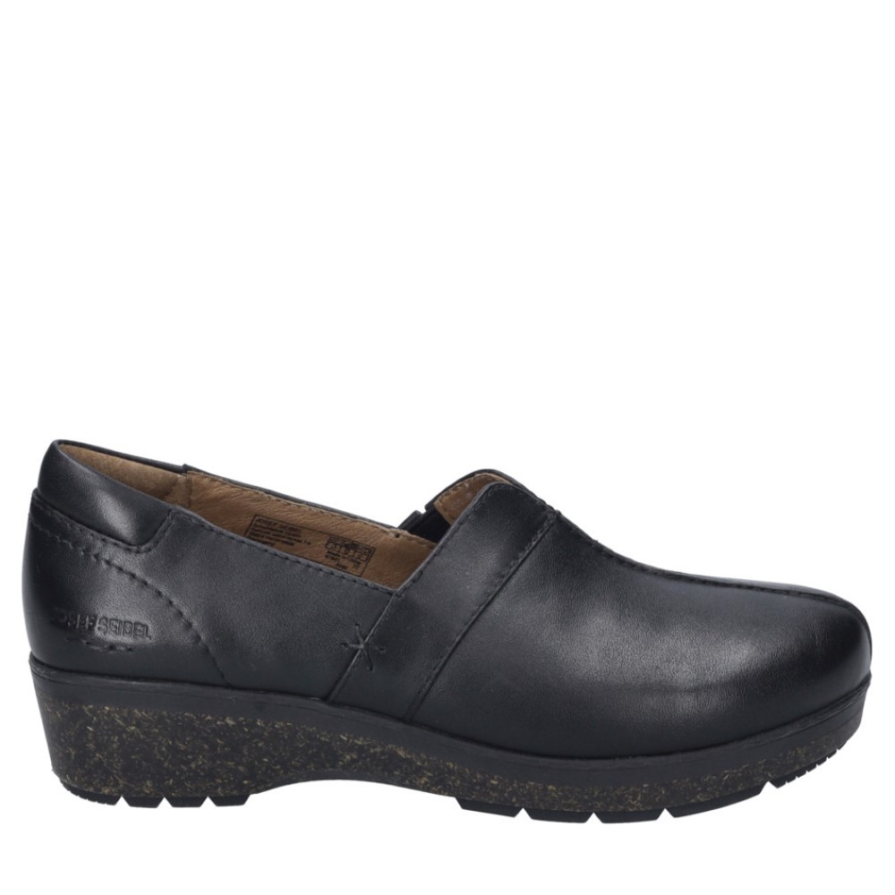 Cómoda  Mocasín mujer Josef Seibel Darla-01 en suave piel negra. Plantilla anatómica móvil. Cuña amortiguadora de corcho reciclado con patín de TR antideslizante. Altura 2,5 CM Referencia 61601033100