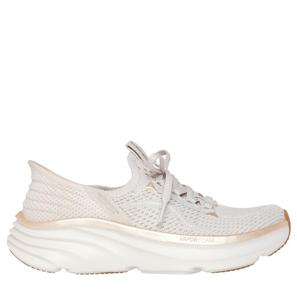 Cómoda  Deportiva mujer Skechers SLIP-INS D'LUX VAPOR  beig. Relaxed Fit®, más espaciosa. Heel Pillow en el talón para calzar sin manos. Plantilla Memory Foam. Altura Tacón bajo (1-3 cm) Referencia 150584-NTGD