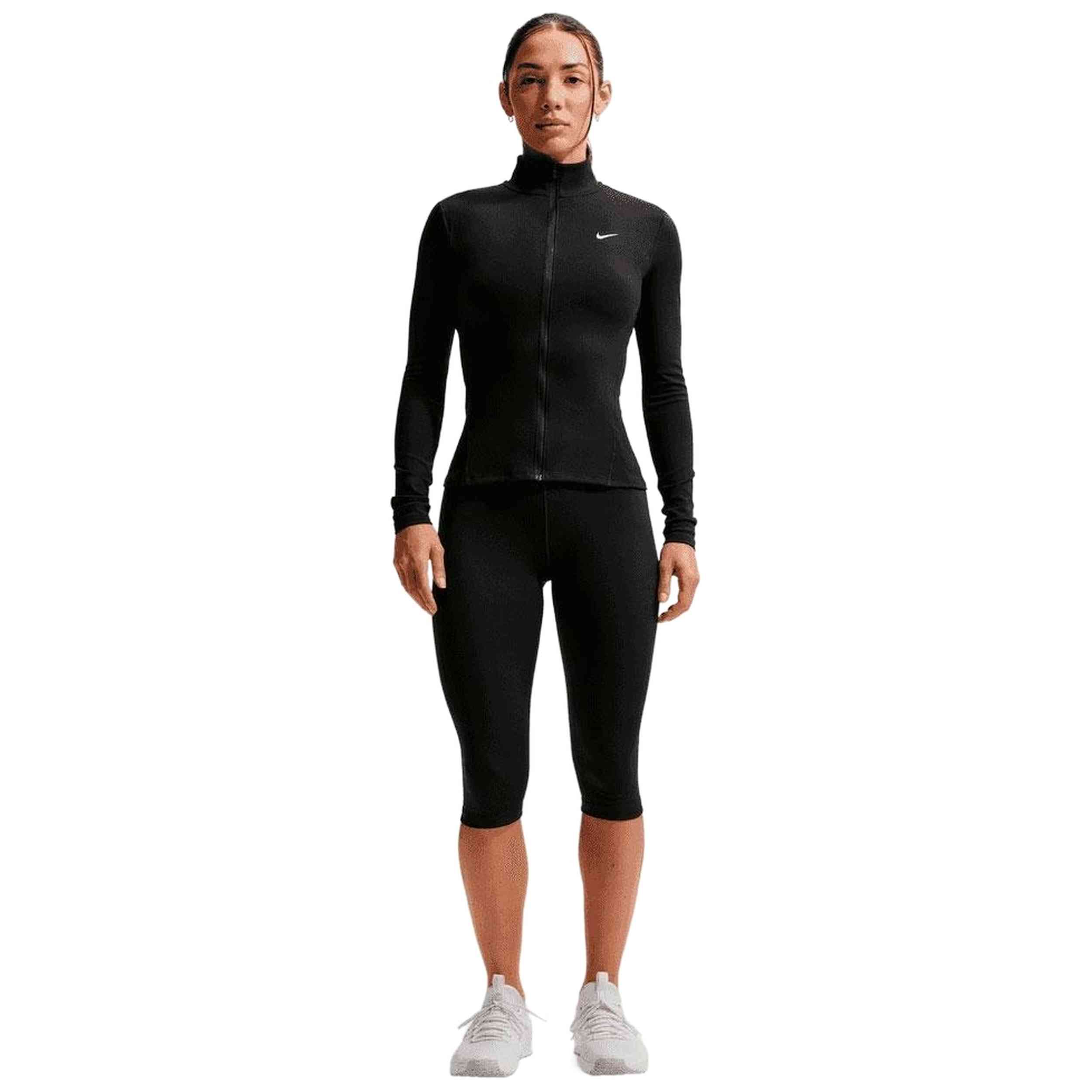 Chaqueta Nike One Fitted Nike en color Negro