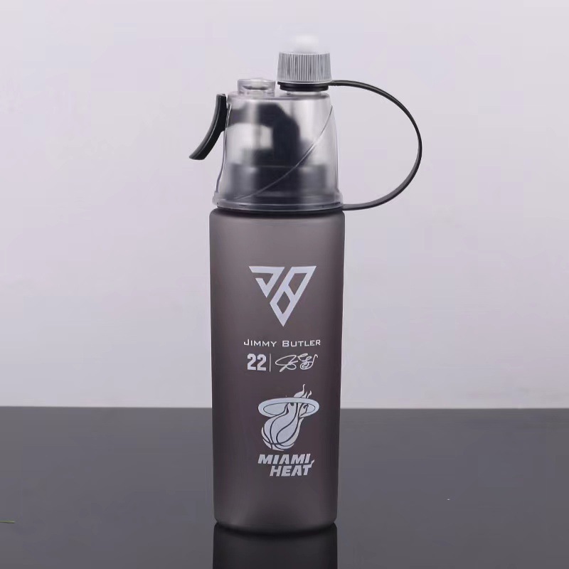 Botella Deportiva con Boquilla de Spray - Cantimplora Antigolpes de Gran Capacidad para Exteriores (Verano/Material Plástico)--600ml