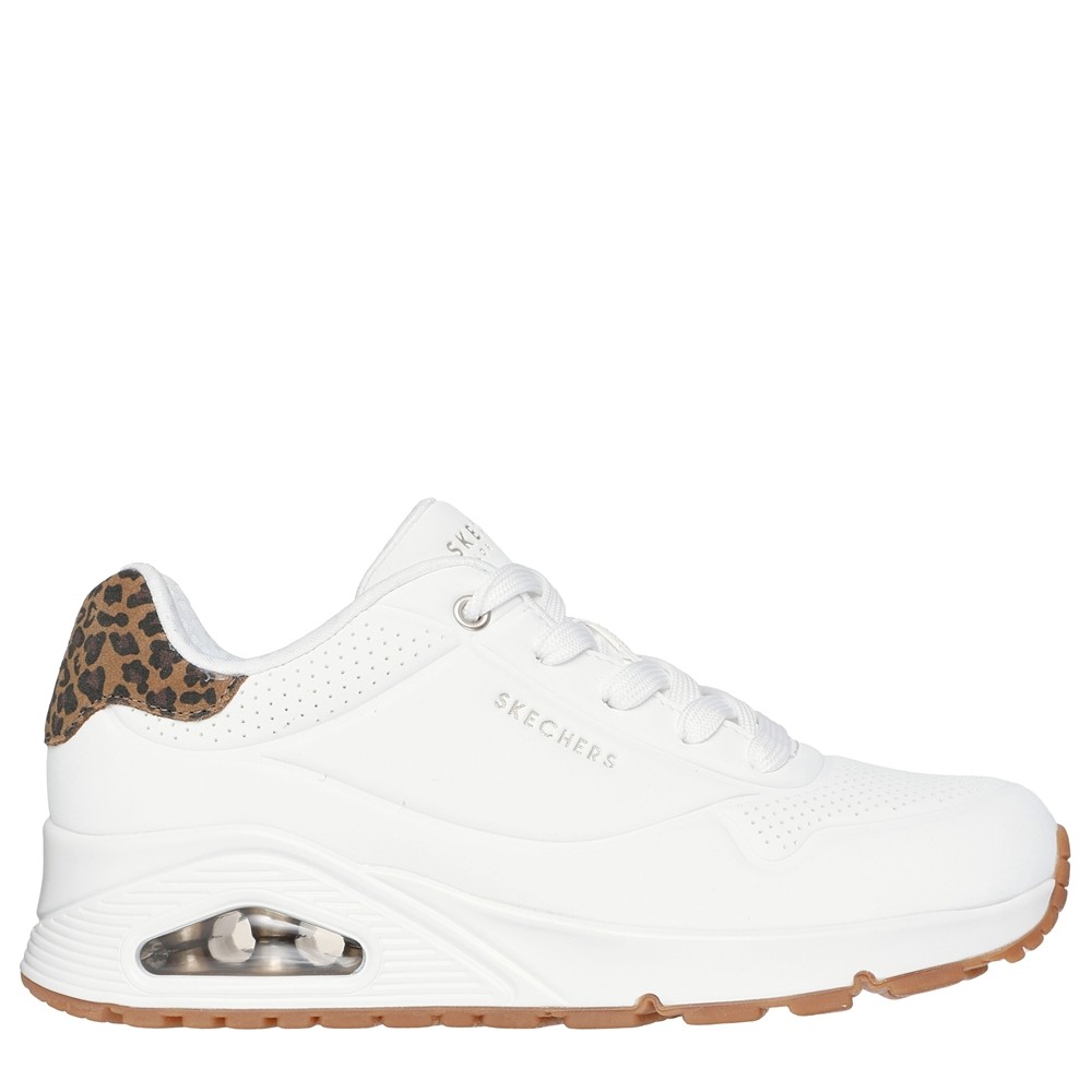 Cómoda  Zapatillas mujer Skechers UNO AIR JUNGLE NITE con entre suela de aire amortiguadora. En tejido blanco de aspecto piel y detalle animal print. Piso antideslizante Altura Tacón bajo (1-3 cm) Referencia 177093-WHLD