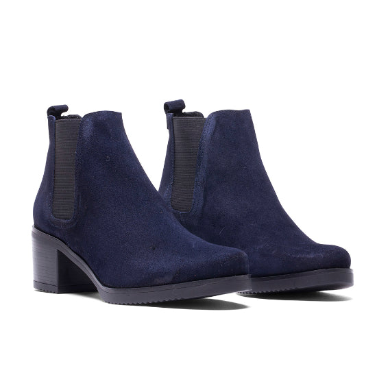 Botines B-2 Serraje Marino: Elegancia y Confort en Piel Premium con Tacón de 55mm, Diseño Versátil para Trabajo y Eventos Sociales, Fabricación Española de Calidad, Disponibles en Tallas 35-42. Un Cal