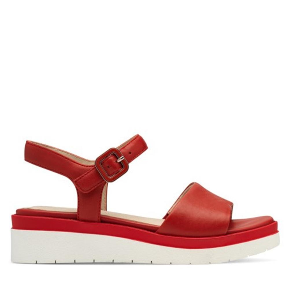 Cómoda  Sandalia mujer 88708 de TAMARIS CONFORT en piel roja. Ajuste elástico y velcro. Plantilla anatómica acolchada extraible. Ligera y cómoda cuña antideslizante. Altura Tacón bajo (3-5 cm) Referencia