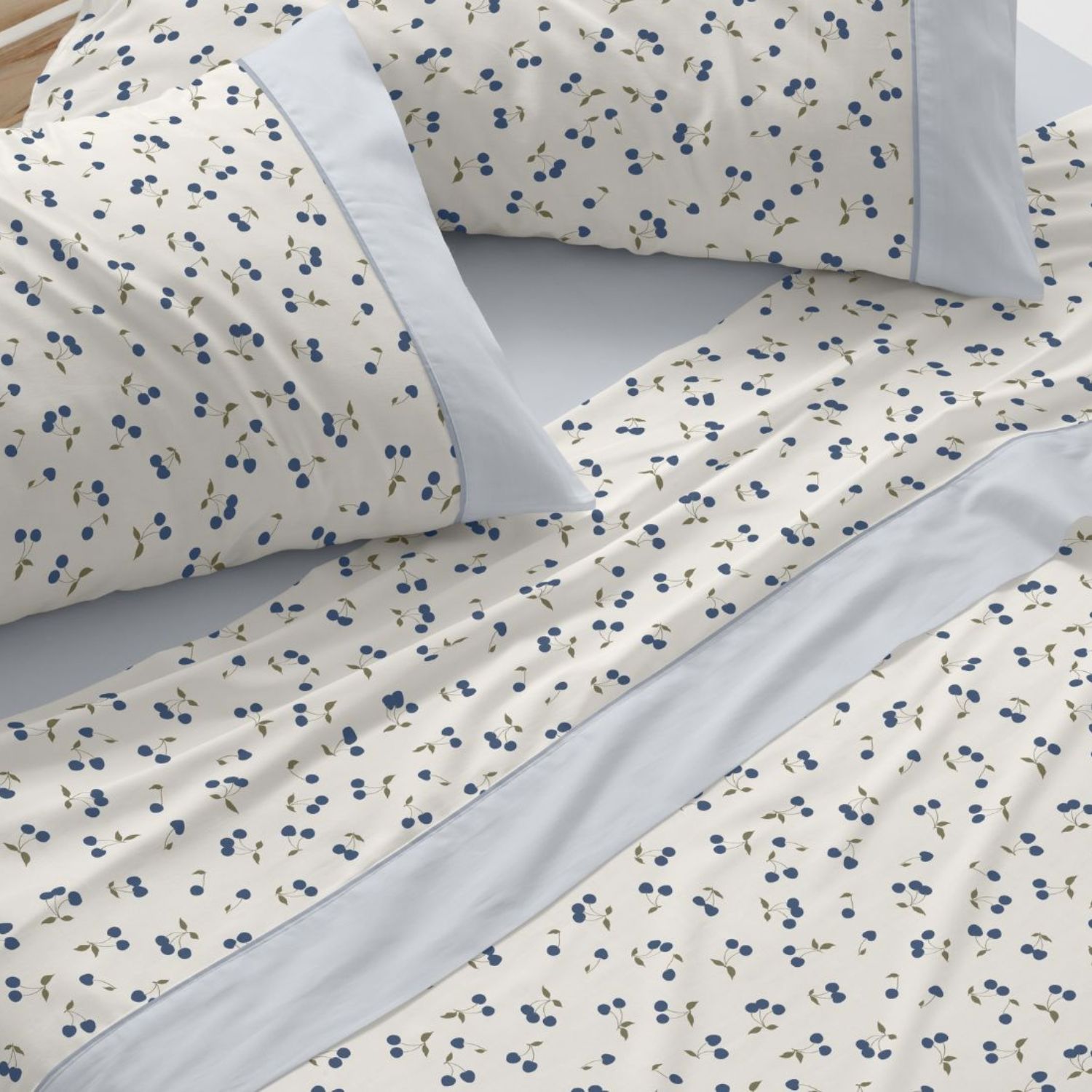 Juego Sábanas BURRITO BLANCO 50% Algodón Diseño Cerecitas Azul - Tacto Suave, Fácil Planchado, Alta Durabilidad - Cama 90-200cm