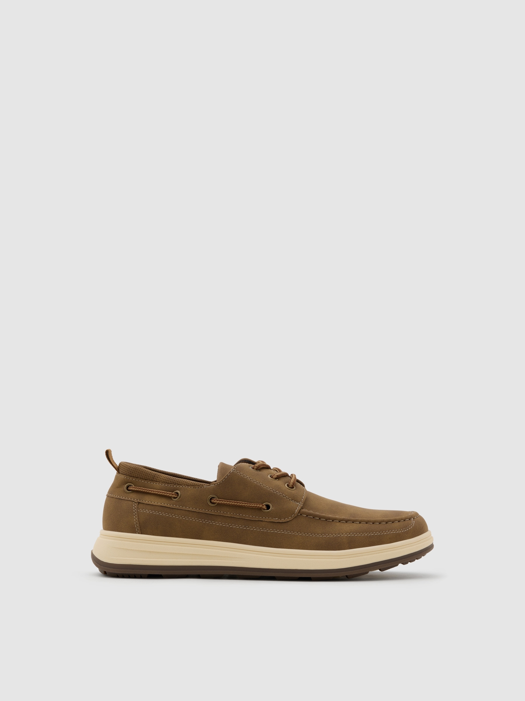 Zapato náutico efecto piel con cordones contrastados, costuras visibles y suela bicolor de goma marino INSIDE