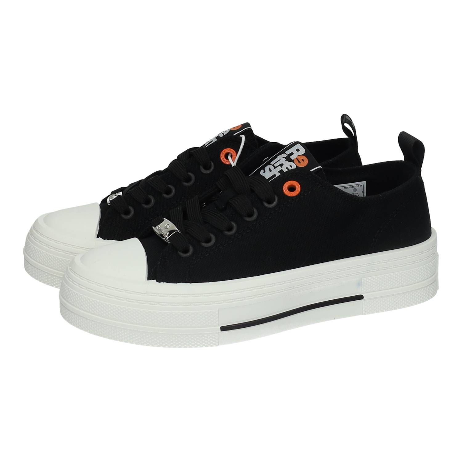 Zapatillas marca REFRESH para mujer en color negro. Zapatillas lona negra mujer con plataforma blanca y detalles metálicos Refresh