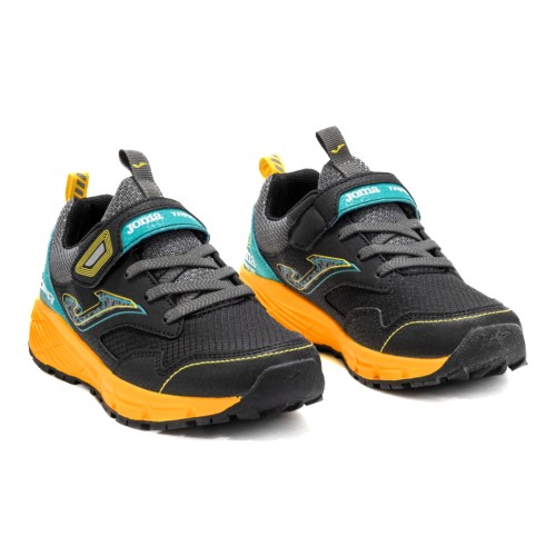Zapatillas trail velcro JOMA TUNDRA Jr 2501 en negro para los primeros runners.