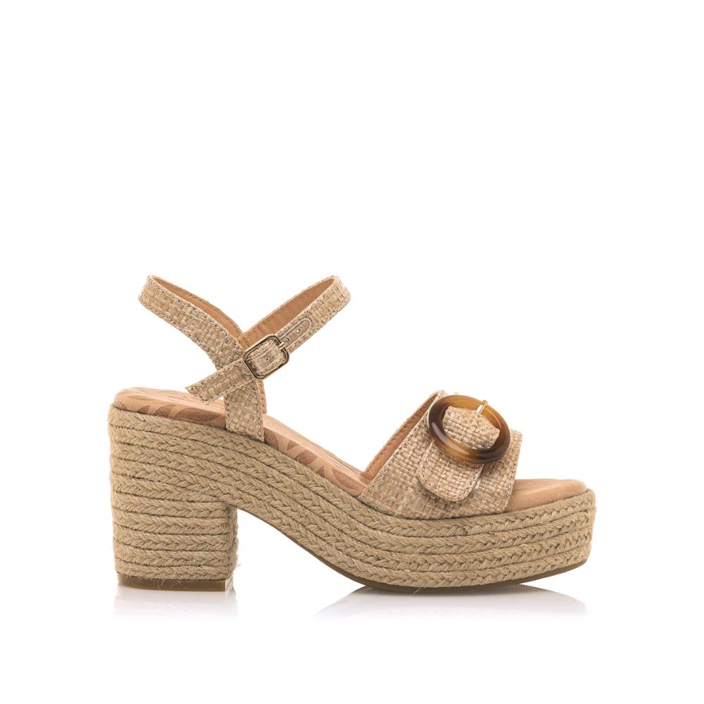 Sandalias Mustang modelo 59607 en color Beig