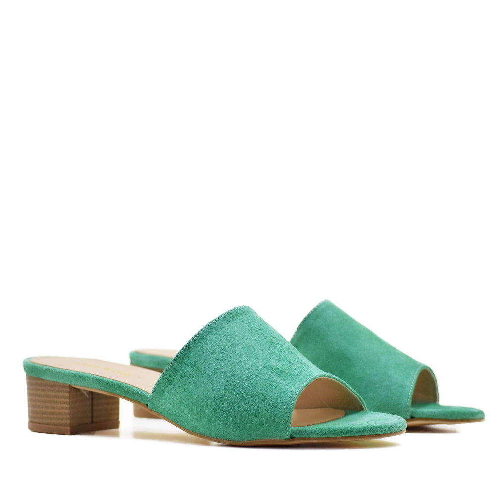 Zueco CA-264 Piel Ante Aqua para Mujer - Tacón Bajo 40mm, Elegancia y Comodidad en Color Aqua - Sandalia Versátil para Trabajo y Eventos - Diseño Contemporáneo y Confort Duradero - Hecho en España con