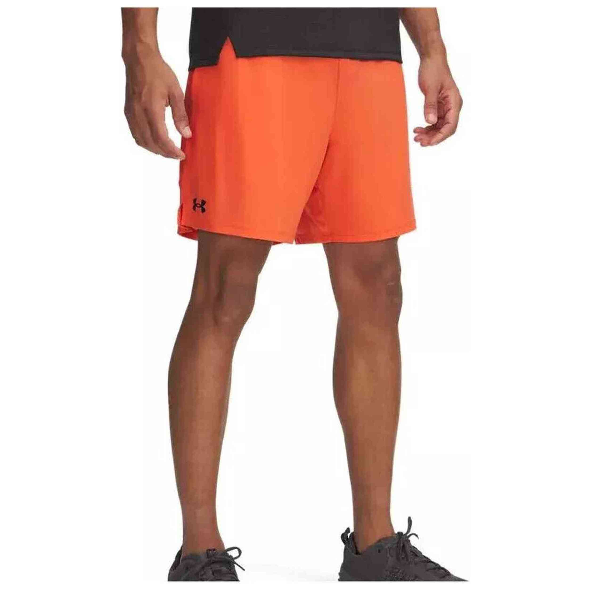 Pantalon Corto Under Armour modelo 1388645-847 para HOMBRE en color Naranja