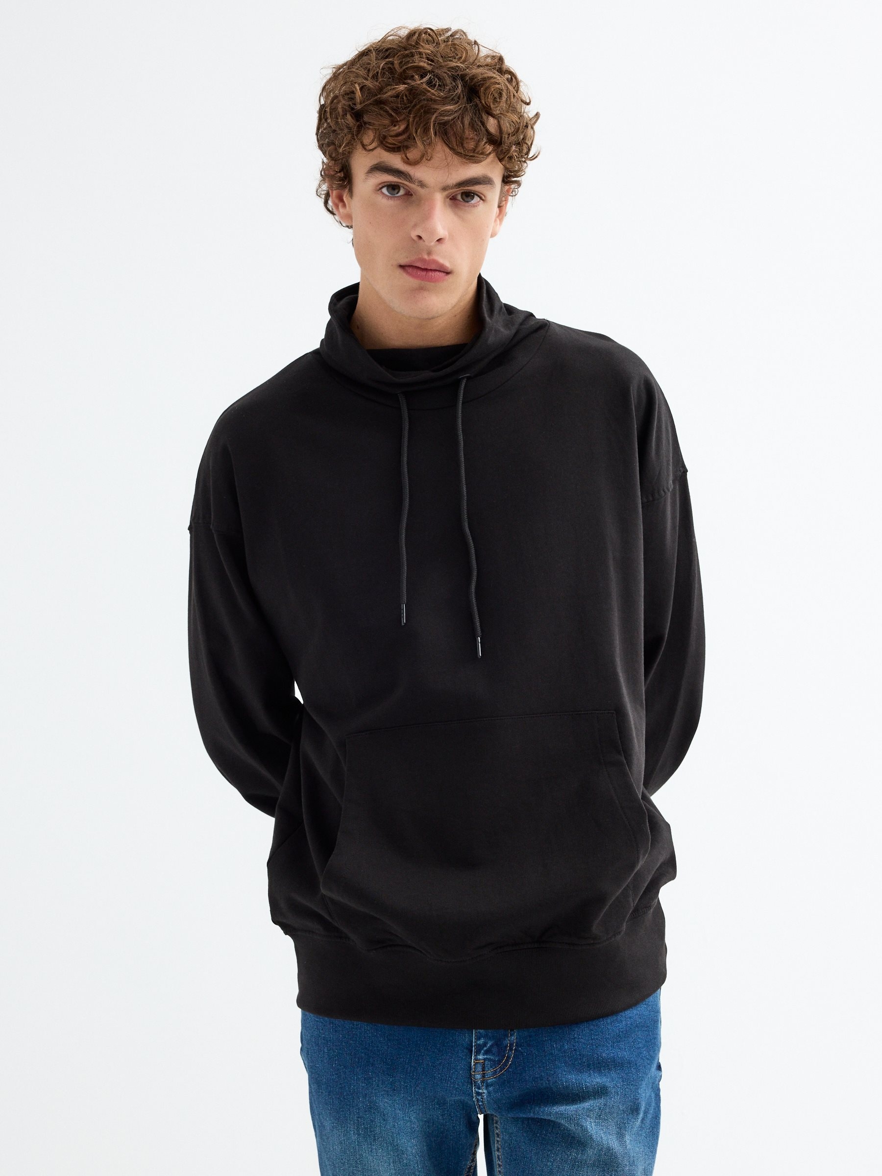 Sudadera negra básica sin capucha, cuello alto ajustable, puños y cintura elástica para mayor comodidad INSIDE