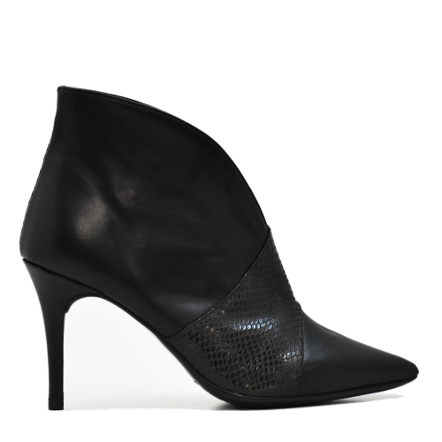 Botines ELODIE Kostyuk: Elegancia en Napa Negro con Detalles de Serpiente