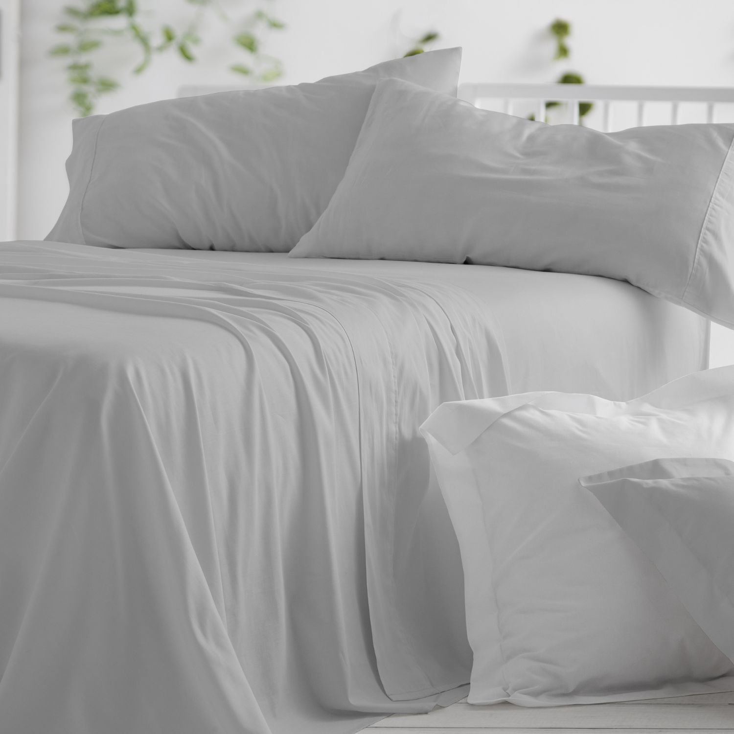 Juego sábanas Diseño 400. BURRITO BLANCO. Incluye sábana encimera, bajera y 1/2 fundas de almohadas. Juego de sábanas en tejido liso.Disponible en color Blanco,Azul,Nude,Menta,Gris y Crudo. 100% Algodón. Tamaños 90, 105,135,150/160,180 y 200cm
