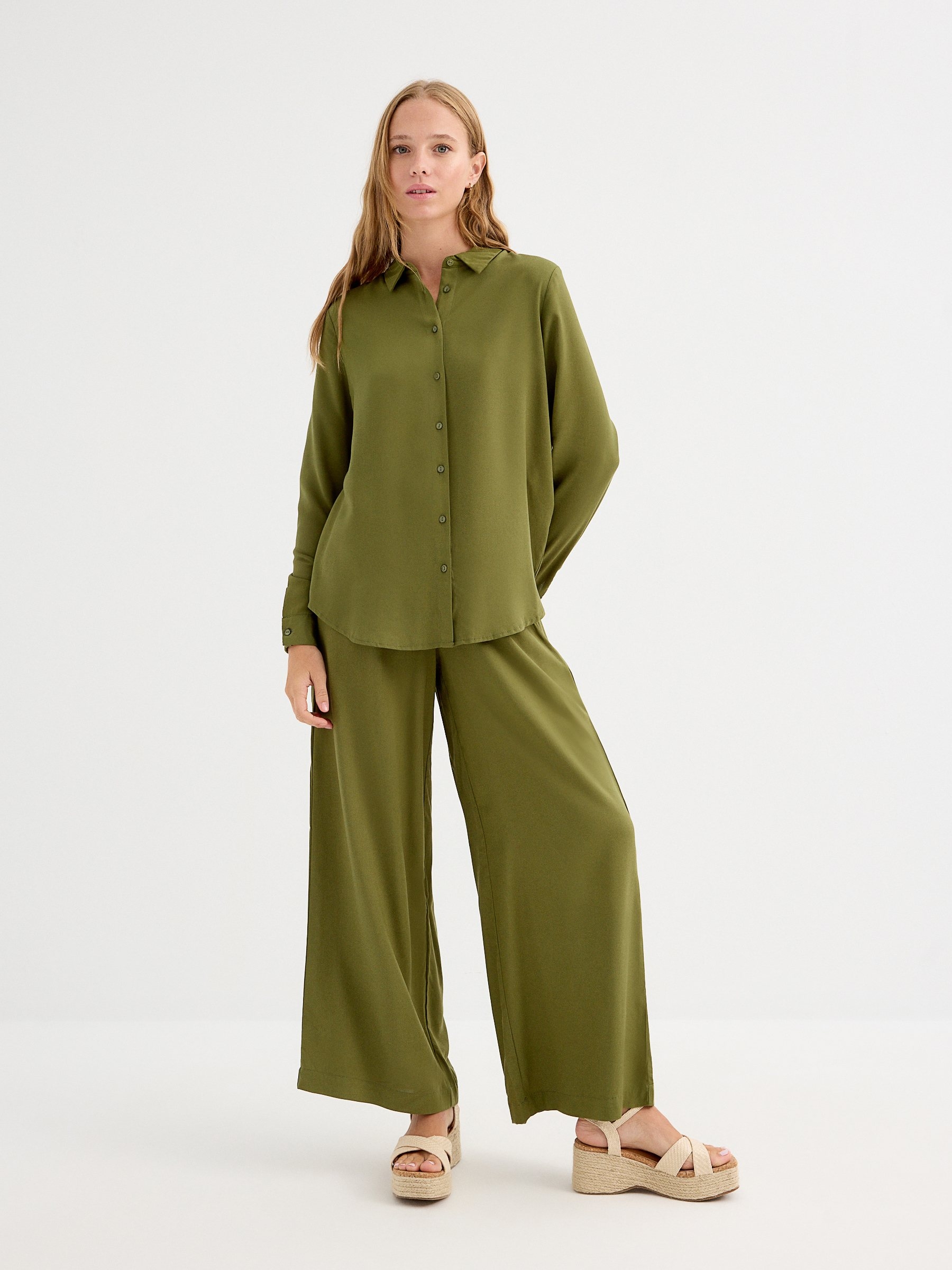 Pantalón wide leg de viscosa, cintura elástica, bolsillos, tiro alto INSIDE