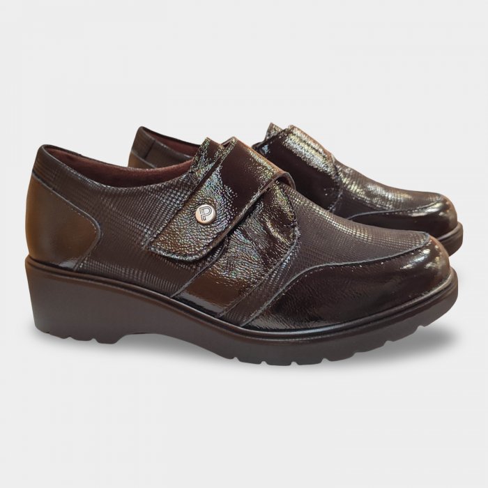 Pitillos - Calzado Pitillos 11520 negro de piel con charol, cuña ligera y cierre velcro para mayor confort, para pies delicados