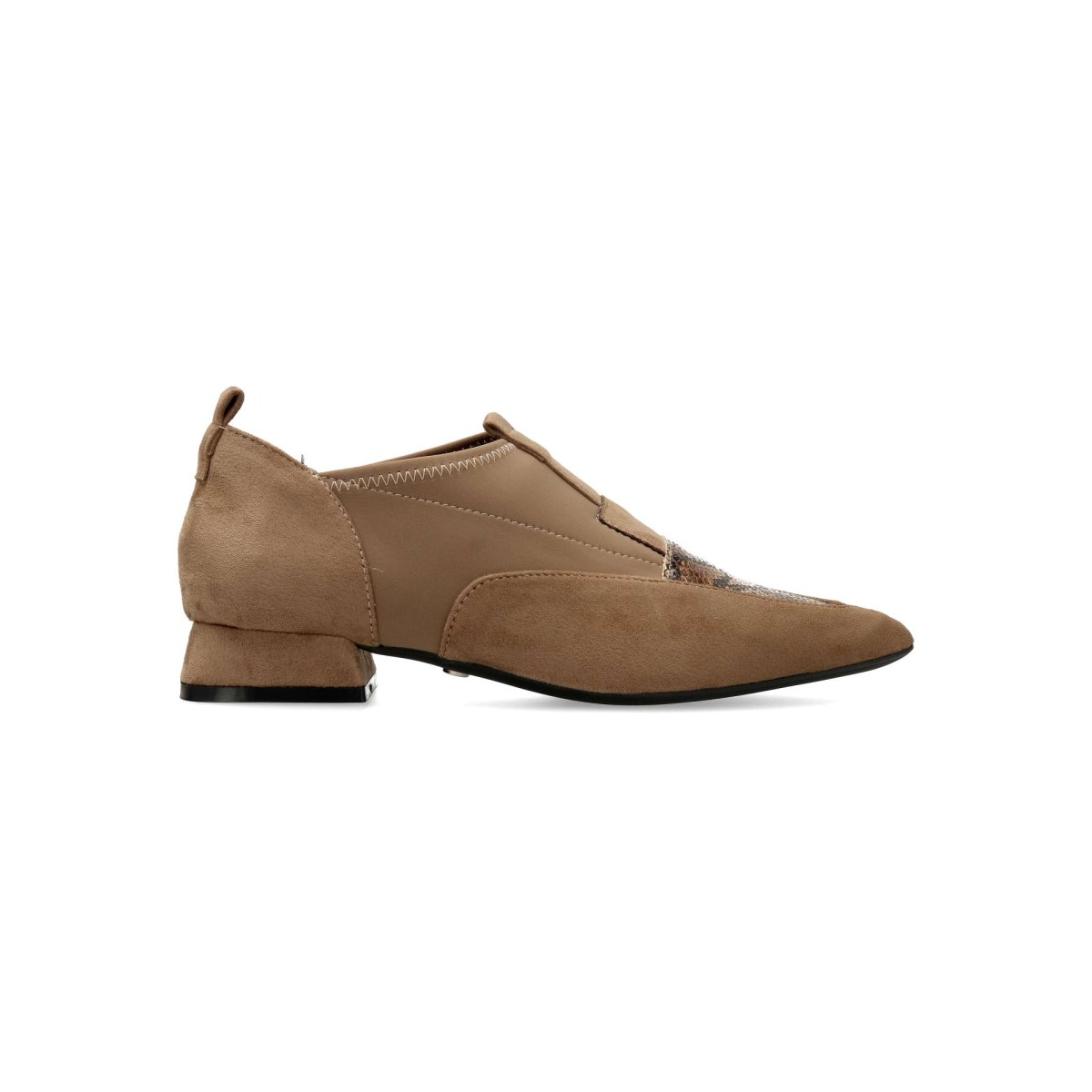 Vanessa Calzados - Mocasín de mujer con estampado leopardo, punta fina y plantilla acolchada, fabricado en sintético antelina y textil elástico, suela de goma, tacón bajo 2,5 cm