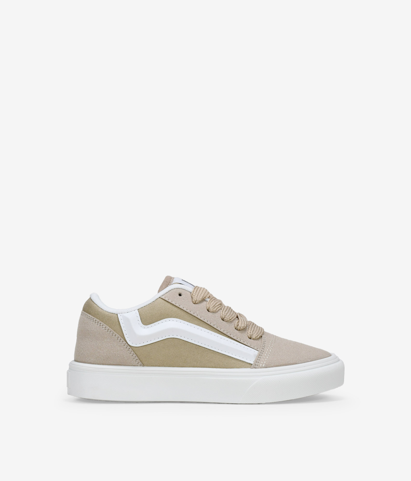 Bosanova Zapatillas deportivas para mujer con detalle de lengüeta acolchada, pieza lateral abultada y suela lisa. Cierre con cordones planos.