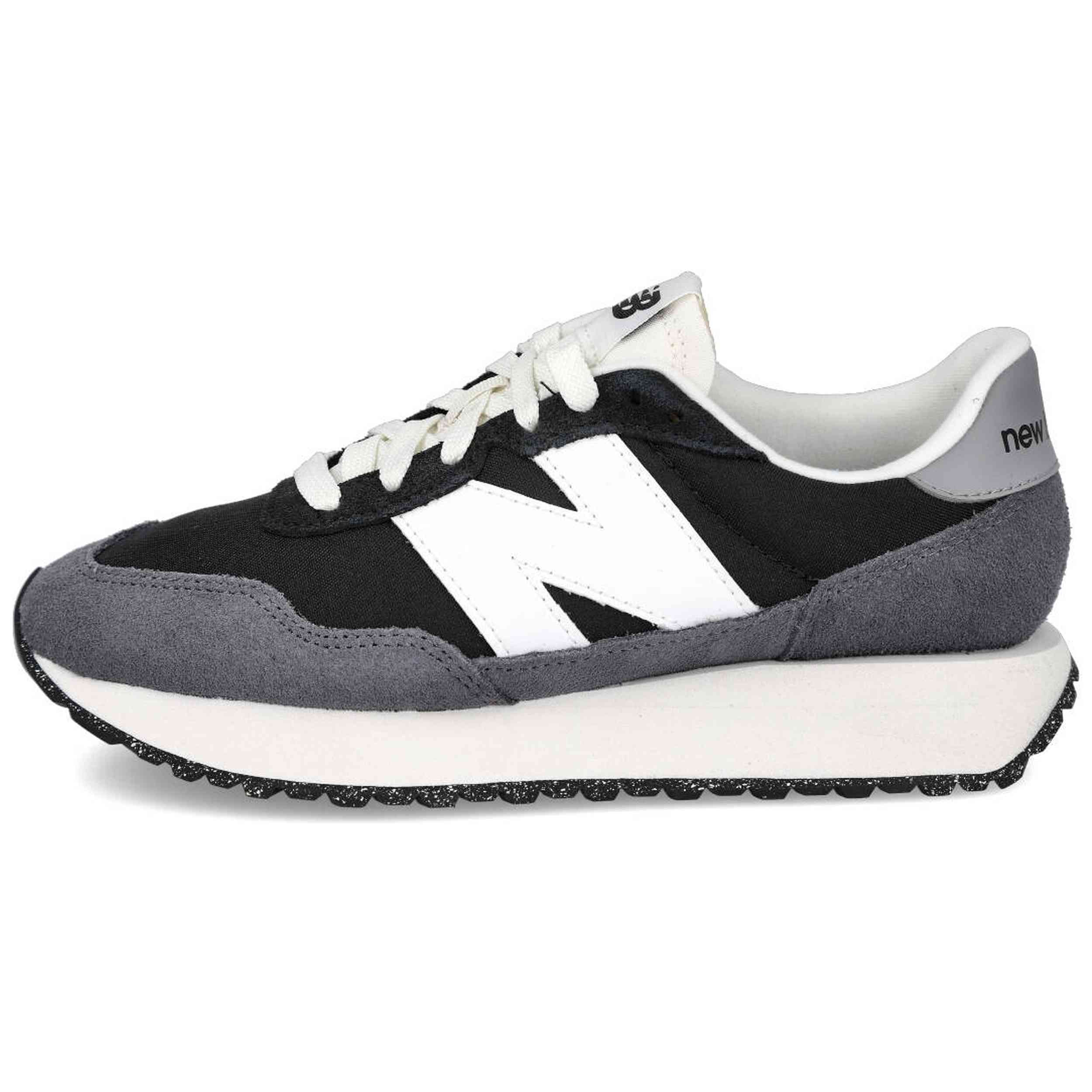 Zapatillas New Balance modelo 070-037937 para Mujer en color Negro