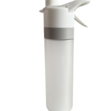 Botella de Agua con Boquilla de Spray - Tritan Fitness Multifuncional (Para Mujer/Estudiantes/Deportes de Verano)-- 650ML
