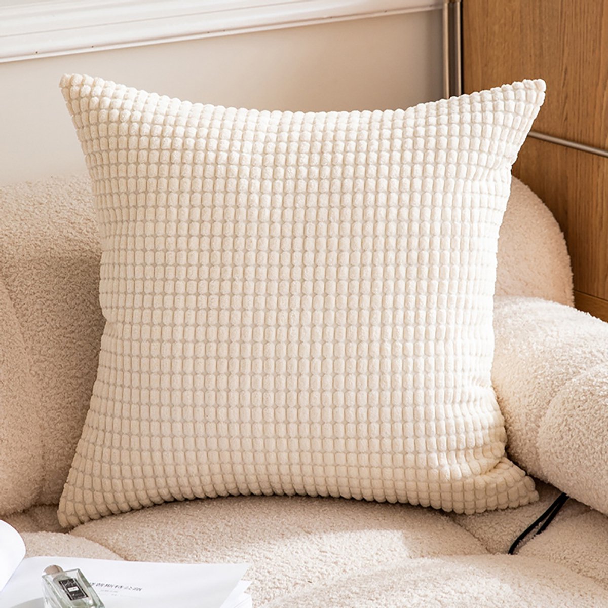 Fundas de almohada decorativas - Beige - 60 × 60 cm - Súper suaves y duraderas con cremallera invisible para un fácil cuidado y un aspecto moderno.