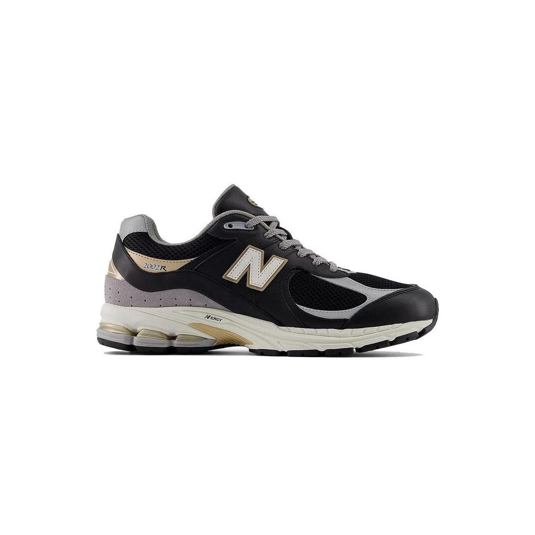 Zapatilla Hombre New Balance 2002R Negra Dorado
