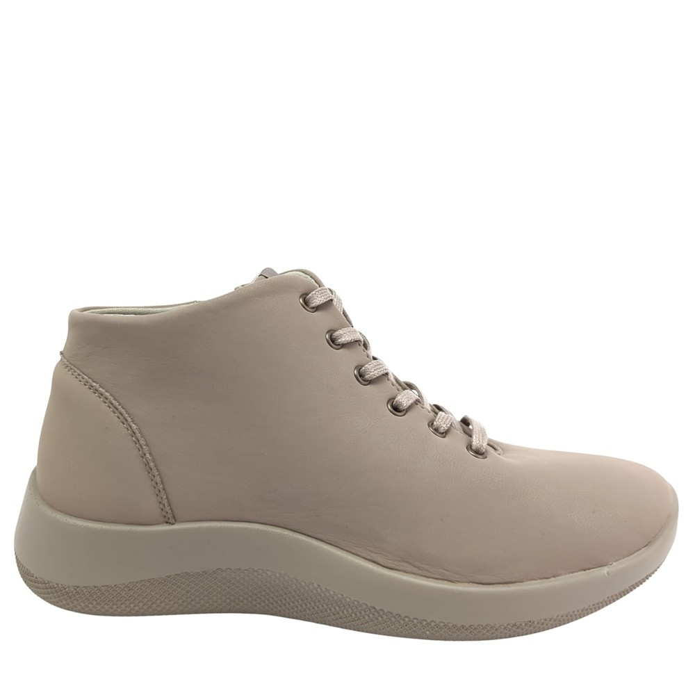 Cómoda Botín mujer Arcopedico TATRA en licra elástica taupe, vegana e hidrofugada. Ajuste cremallera y cordones. Suela con doble Arco plantar para mejorar el apoyo. Altura Tacón bajo (3-5 cm) Referencia 4003-J71