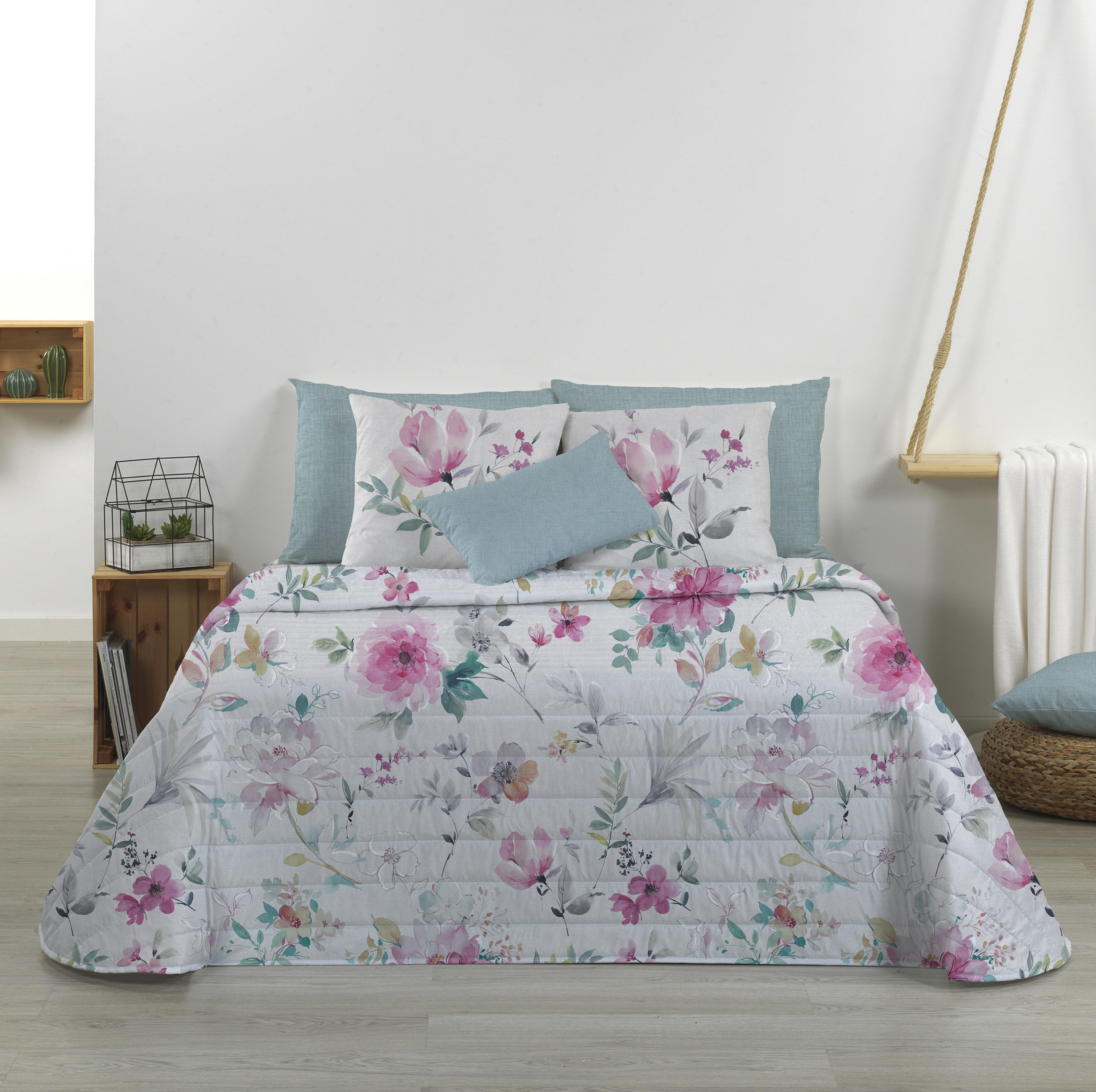 NORDIC HOME | Colcha bouti reversible “Flores” rosa | 100% microfibra suave | Relleno fibra hueca 100 g | Ligera y transpirable | Varios tamaños (90, 105, 135, 150 y 180 cm)