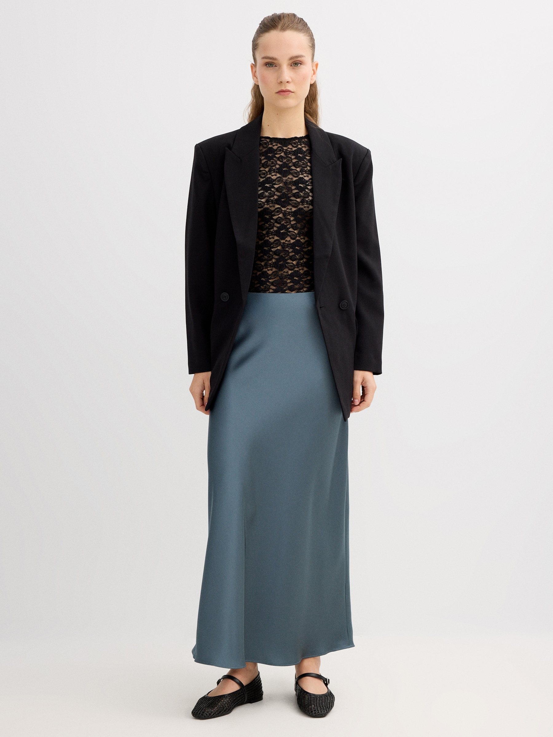 Falda midi satinada, diseño ajustado, cierre elástico INSIDE