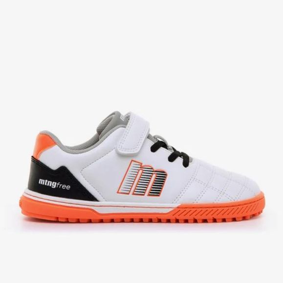 Zapatilla de fútbol Mustang barefoot 49323 de color blanco con detalles en naranja y negro para niño, modelo Free Play de mtng. Incorpora puntera reforzada que prot