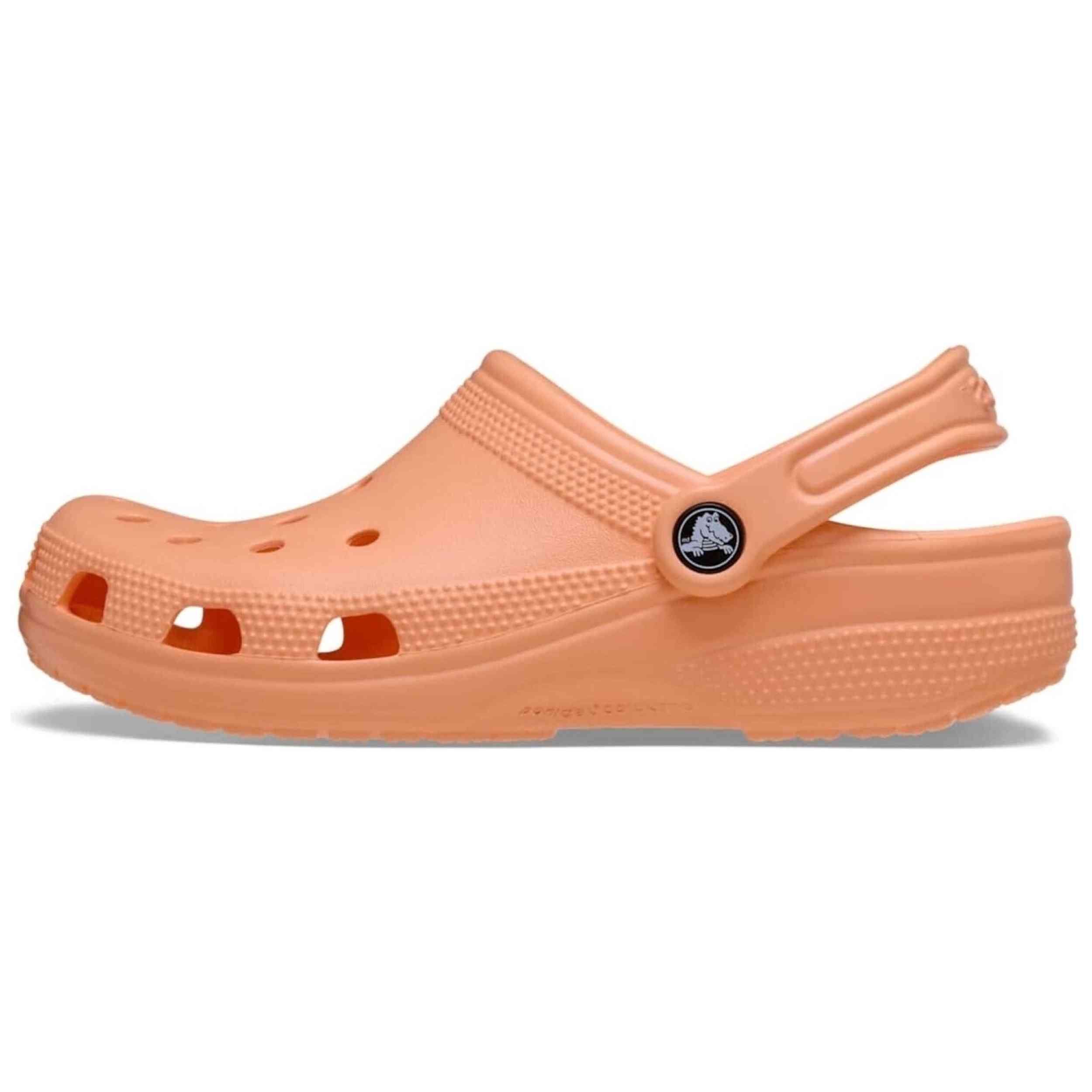 Sandalias Crocs modelo 10001 para hombre y mujer en color Electric Sunstone