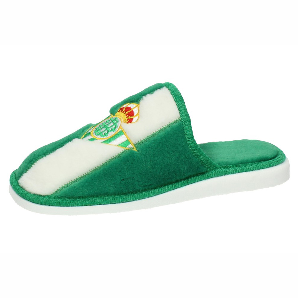 Zapatillas Casa marca ANDINAS para hombre en color verde. REAL BETIS BALOMPIÉ