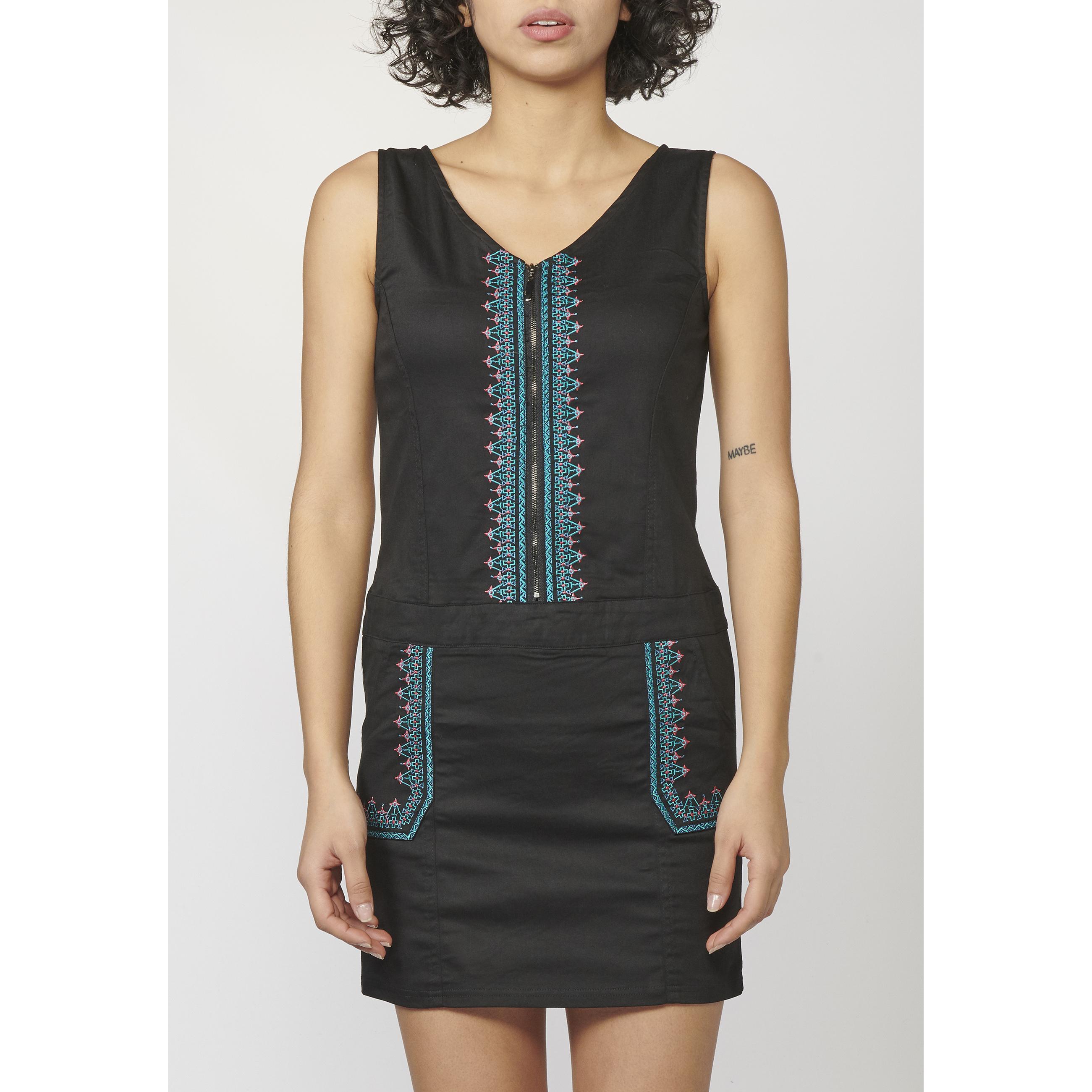 Koroshi - Vestido denim ajustado con bordados étnicos delanteros, cremallera frontal y bolsillos — 97% algodón + 3% elastano, negro o kaki
