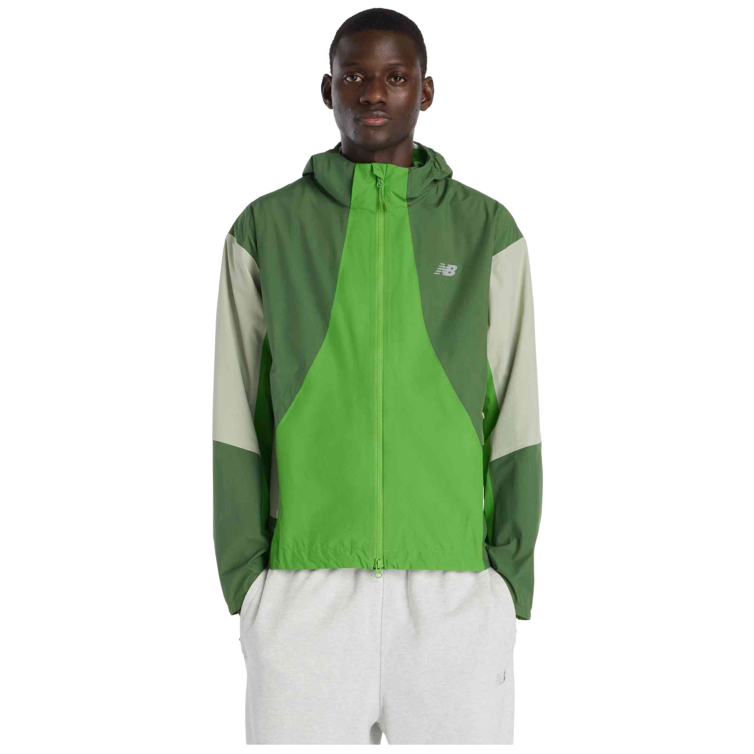 Chaqueta New Balance modelo Chaqueta con capucha New Balance Better Run Waterproof verde para hombre y mujer en color Verde