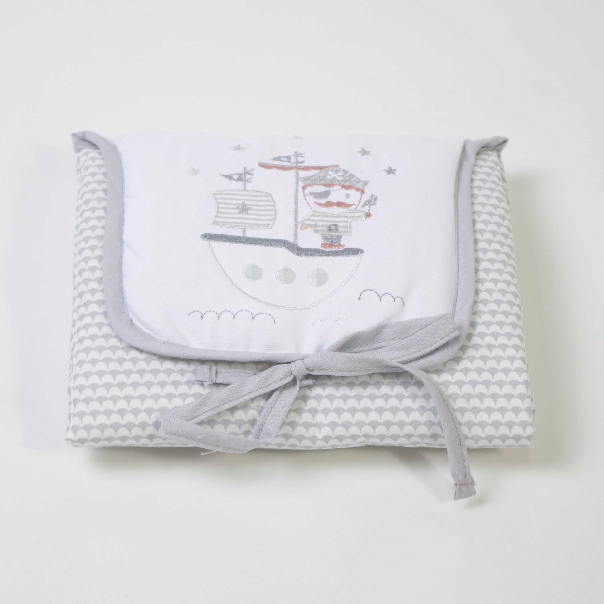 10XDIEZ Cambiador plegable pirata 279 - Suave y práctico, diseñado para comodidad y seguridad durante el cambio de pañal