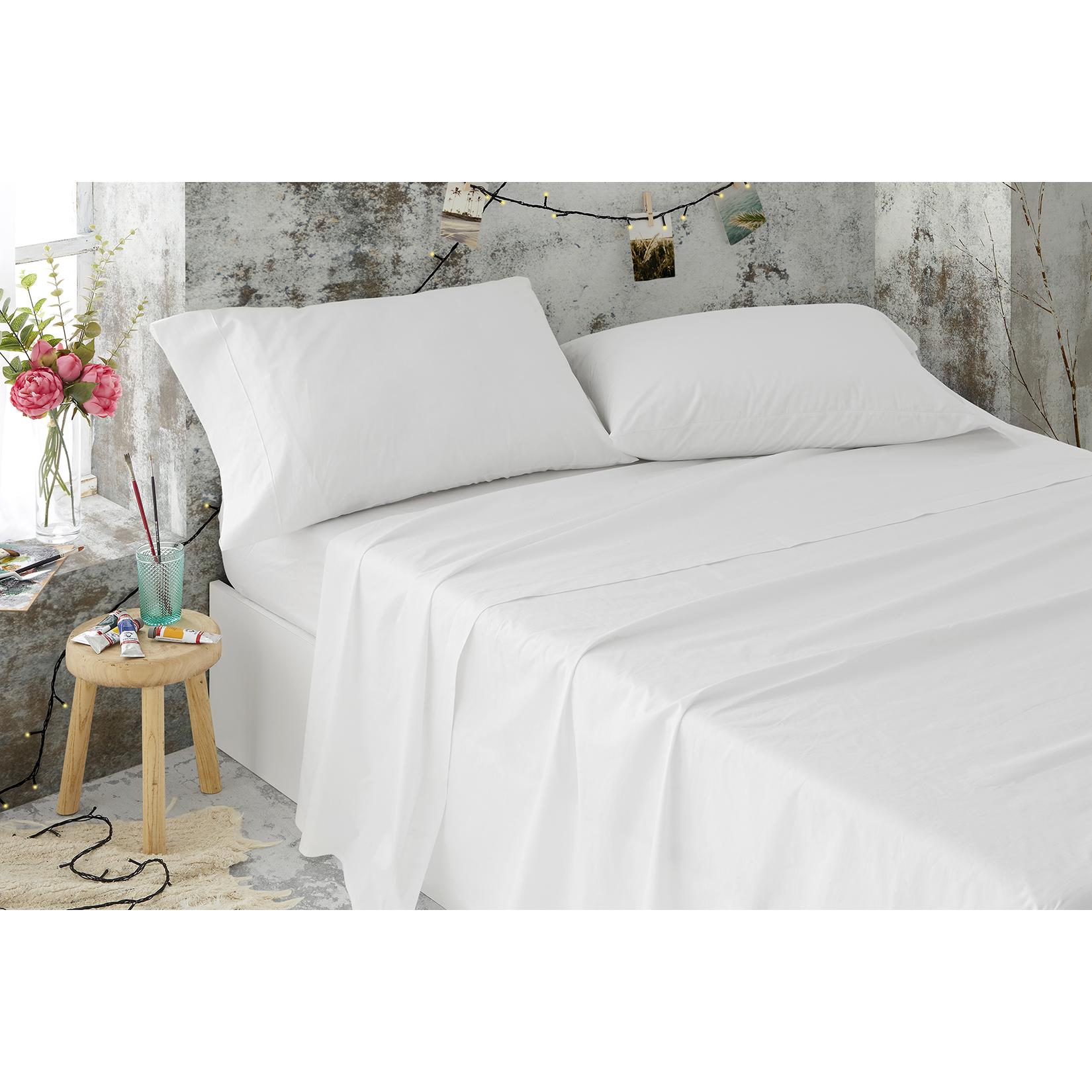 Juego de sábanas Burrito Blanco, incluye encimera, bajera ajustable y funda de almohada. En color liso blanco. Tejido 144 hilos, algodón 50%-poliéster 50%: Suave, duradero y de fácil planchado. Bajera para colchones hasta 27 cm