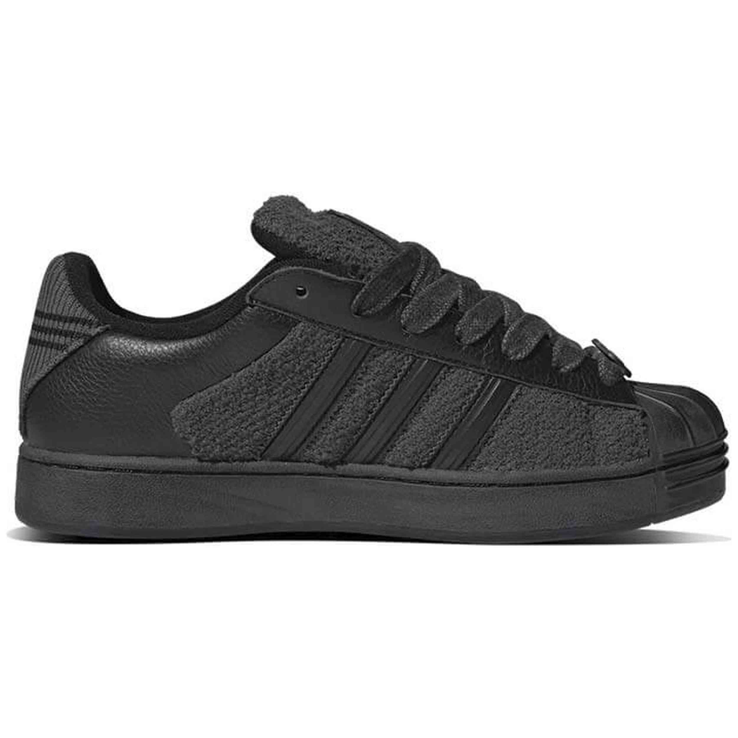 Zapatillas Adidas modelo Disney Mickey Mouse Superstar ST para hombre y mujer en color Negro