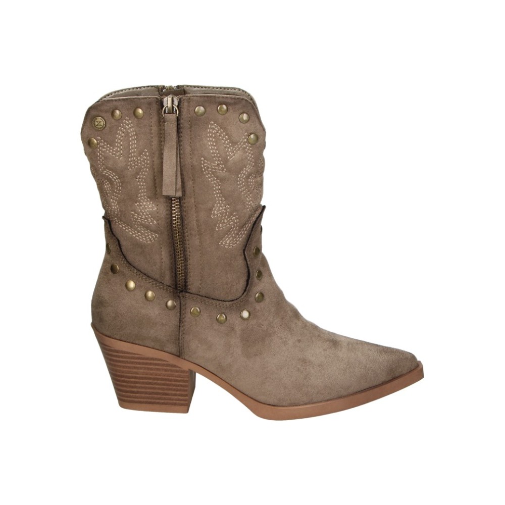 XTI | Botines de Tacón XTI para Mujer – Botín Cowboy en Marrón con Tachuelas – Botines Camperos con Cremallera Lateral – Tacón Medio y Cómodo – Vegan – Combinables – Modelo 146507