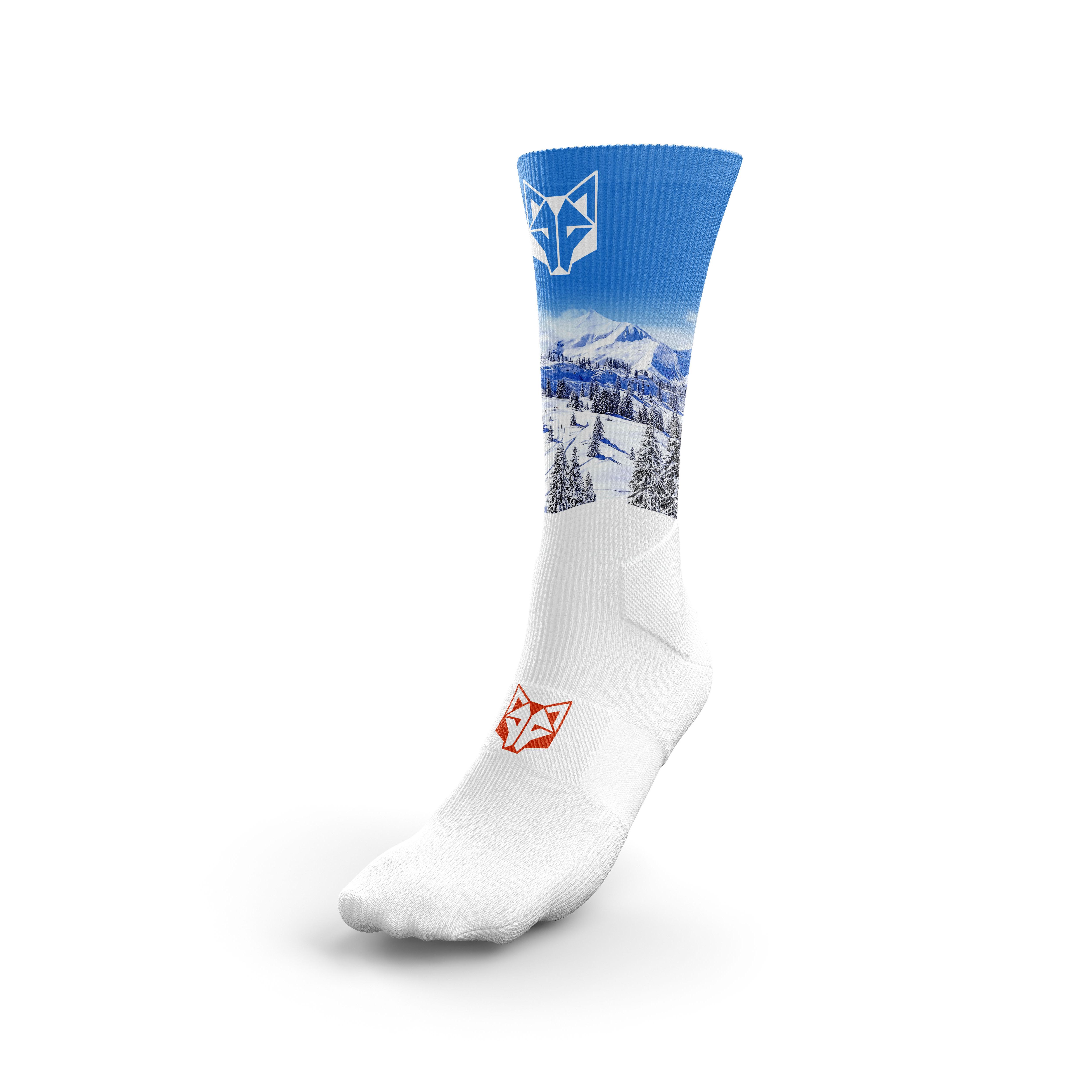 Calcetines Hombre Deportivos OTSO Ultra Ligeros, Transpirables y Sin Rozaduras – Running, Gym, Ciclismo... - (Snow forest) y Muchos Diseños Originales Disponibles