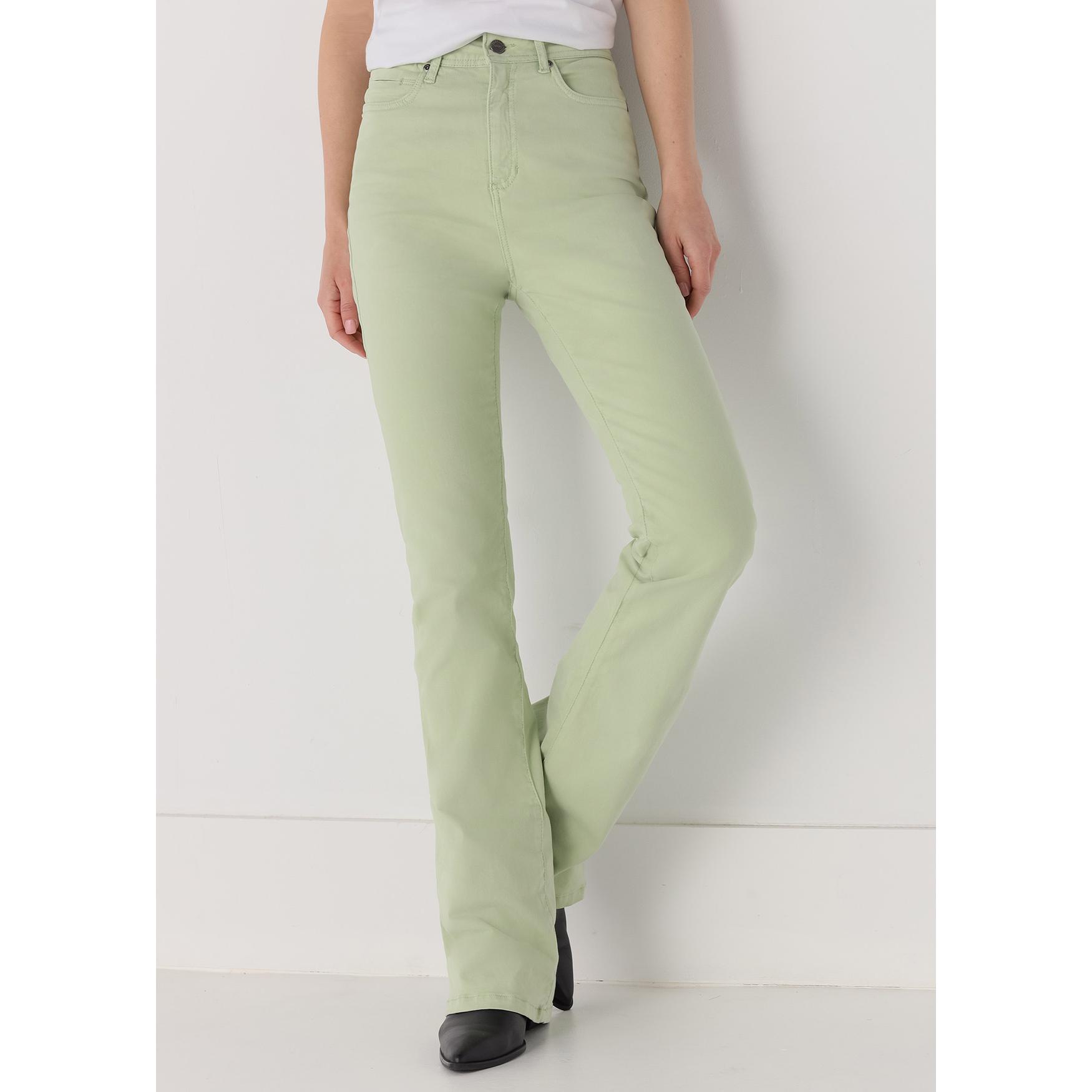 Pantalón de color Cimarron modelo Gracia para mujer · cintura alta · bootcut · silueta actual- Tallaje en Pulgadas