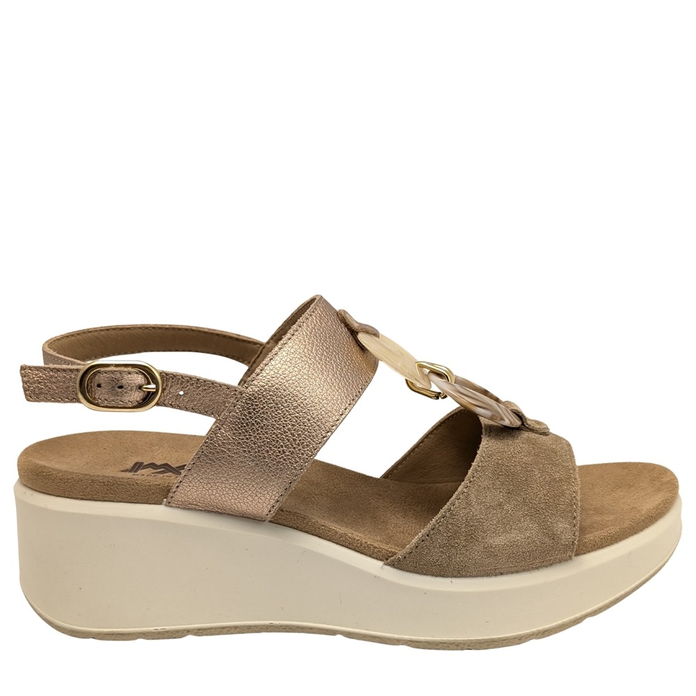 Cómoda  Sandalia IMAC 109021 PIEL TAUPE-OR: cuña 5 cm, piso poliuretano ligero, hebilla regulable y horma G para mayor confort. Perfectas para tu día. ¡Cómpralas ahora! Altura Tacón bajo (3-5 cm) Referencia