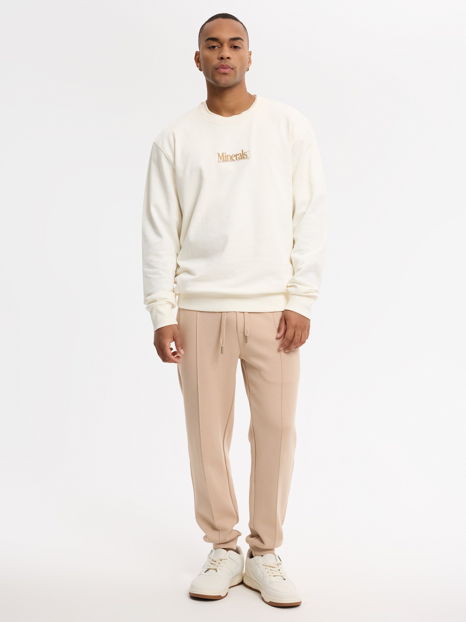 Pantalón jogger slim fit de felpa, tiro alto, cintura elástica ajustable, bolsillos laterales y puños ya INSIDE