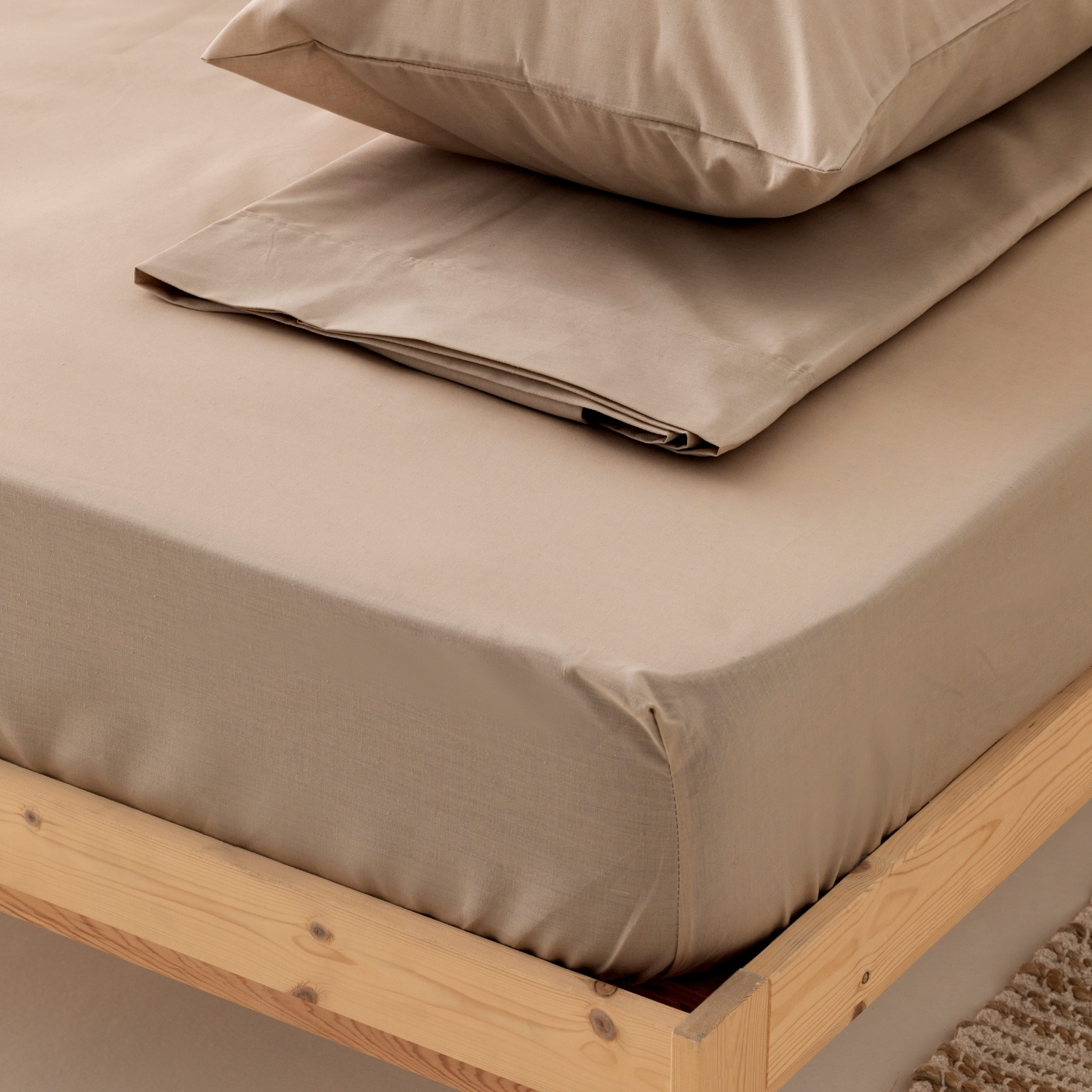 Donegal Collections - Sábana Bajera Lisa Design Despiece Ajustable - Calidad Poly Cotton, 144 hilos - Disponible para cama de 90cm, 105cm, 135cm, 150cm, 160cm, 180cm y 200cm
